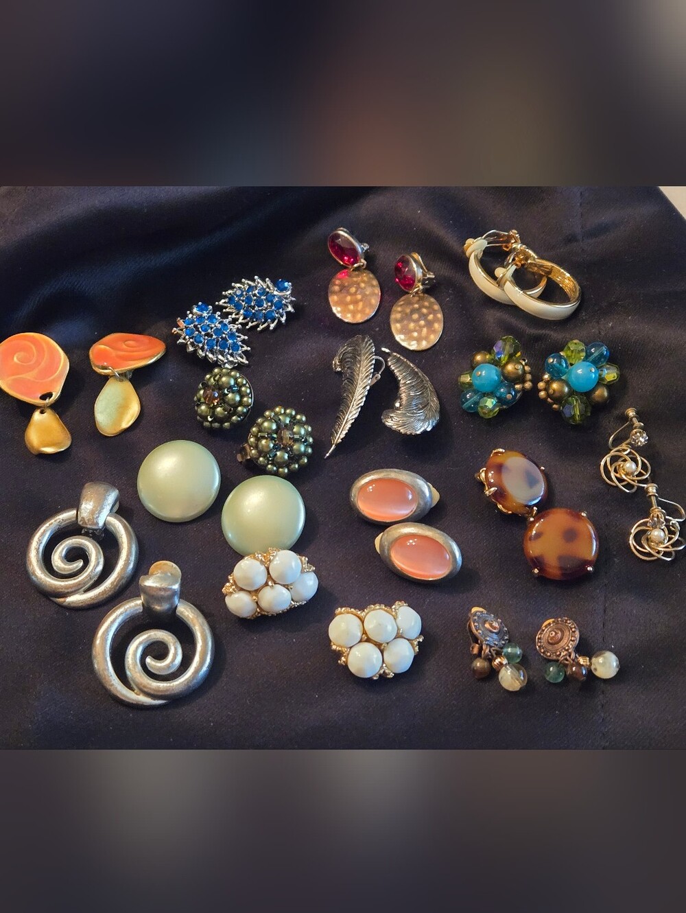 VTG ASSORTMENT of 13 CLIP ON EARIINGS - 1 SCREW ON